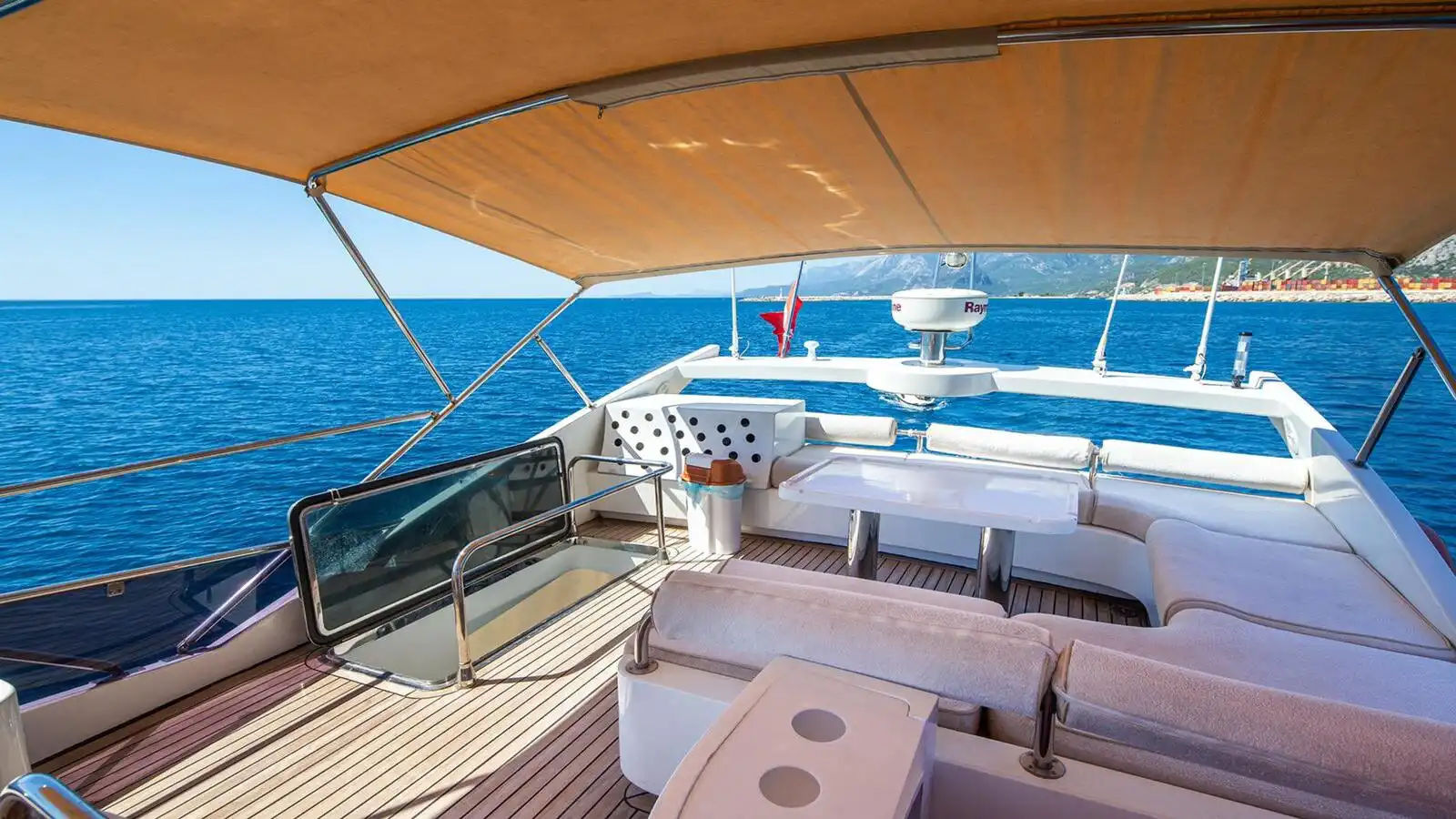 L ESTATE YACHT